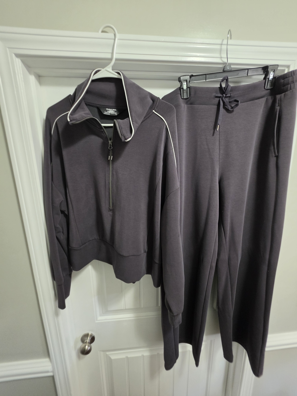 Women’s Charcoal Zip Pullover & Drawstring Joggers Set